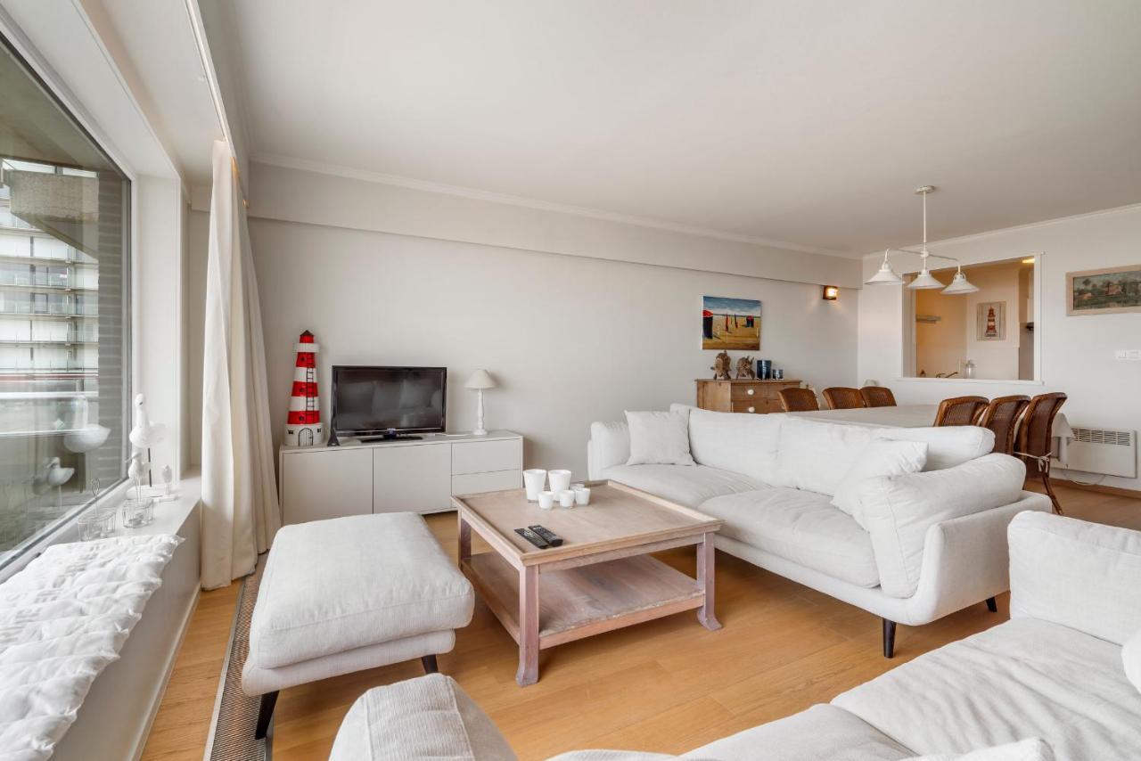 Kindvriendelijk App Met Frontaal Zeezicht &garage Appartement Coxyde