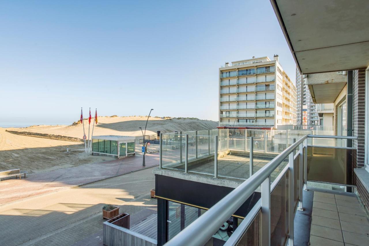 Kindvriendelijk App Met Frontaal Zeezicht &garage Appartement Coxyde